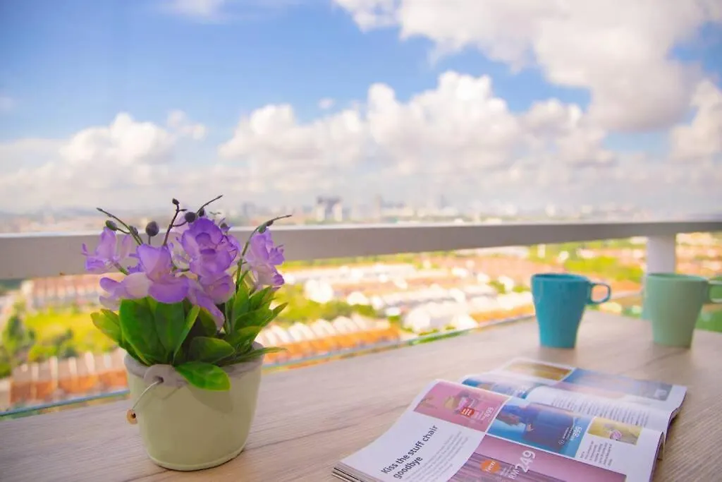Best Scene/ 5 Pax/ Mount Austin Jb/ Toppen, Ikea Apartment Johor Bahru